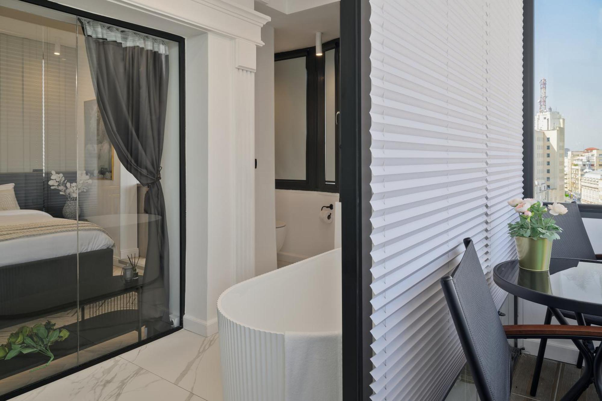 View - Luxury A - Old - Victoriei * Bucharest